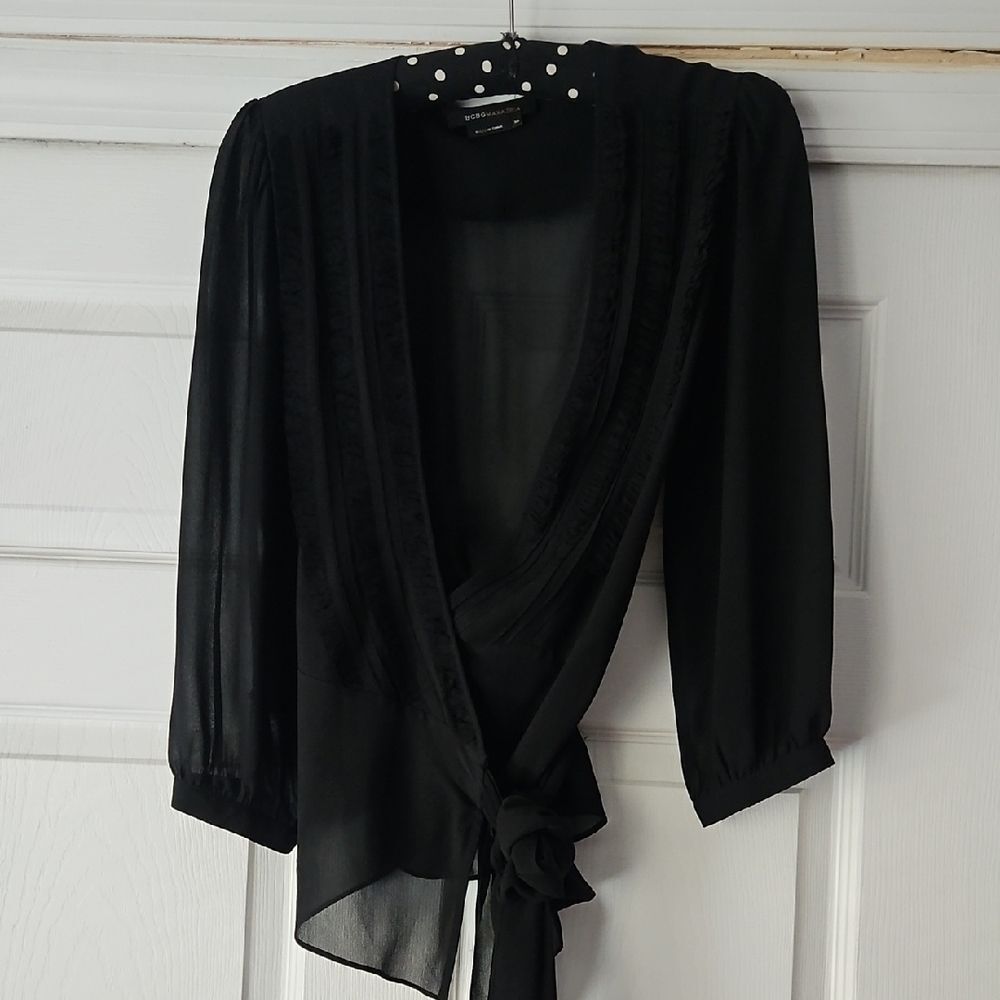 BCBGMAXAZRIA Elegant Ruffle Detail Silk Blouse